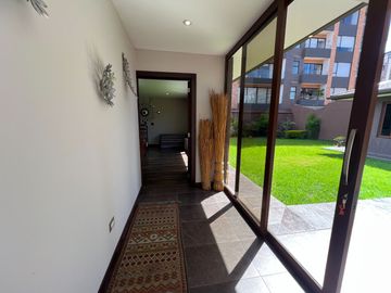 Vendo Casa 4 dormtiorios - Sector Cazhapata (Puertas del Sol), a pocas cuadras del Plaza Soleil