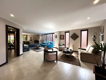 Vendo Casa 4 dormtiorios - Sector Cazhapata (Puertas del Sol), a pocas cuadras del Plaza Soleil