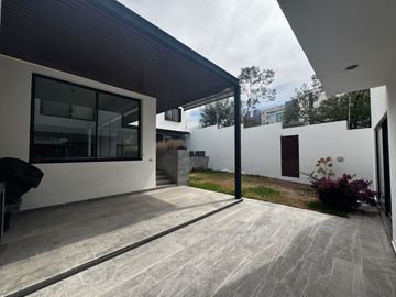 Casa en Venta en Club de Golf La Loma con alberca