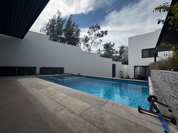 Casa en Venta en Club de Golf La Loma con alberca