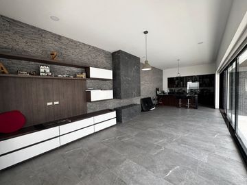 Casa en Venta en Club de Golf La Loma con alberca