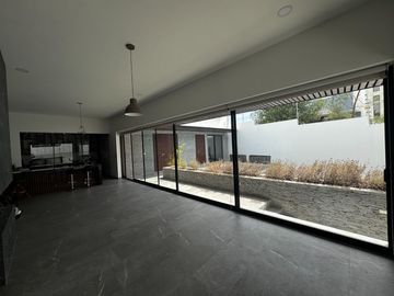 Casa en Venta en Club de Golf La Loma con alberca