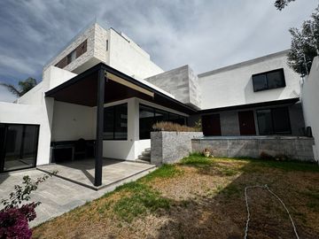 Casa en Venta en Club de Golf La Loma con alberca