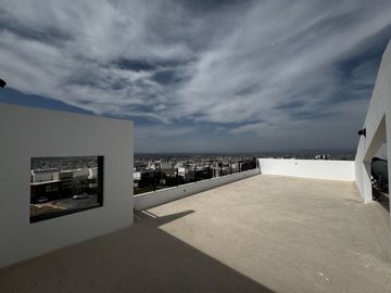 Casa en Venta en Club de Golf La Loma con alberca