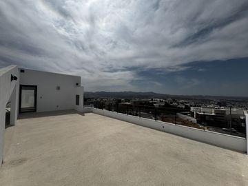 Casa en Venta en Club de Golf La Loma con alberca