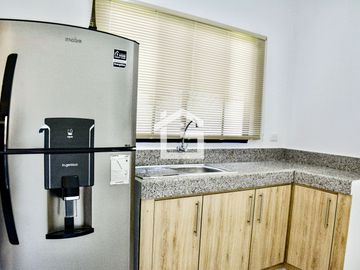 Casa en Venta en Urbanización Miracielo, Machala – Modelo Adry