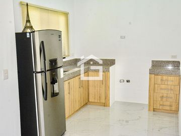 Casa en Venta en Urbanización Miracielo, Machala – Modelo Adry