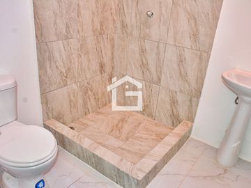 Casa en Venta en Urbanización Miracielo, Machala – Modelo Adry