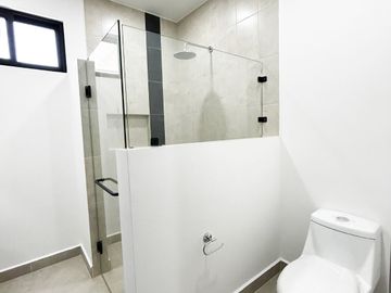 CASA EN VENTA con recámara planta baja SIERRA NOGAL