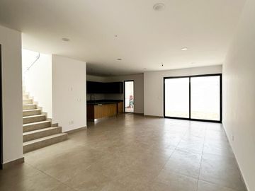 CASA EN VENTA con recámara planta baja SIERRA NOGAL