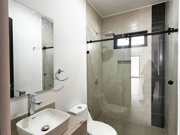 CASA EN VENTA con recámara planta baja SIERRA NOGAL