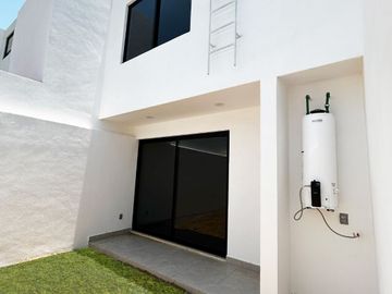 CASA EN VENTA con recámara planta baja SIERRA NOGAL