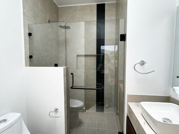CASA EN VENTA con recámara planta baja SIERRA NOGAL