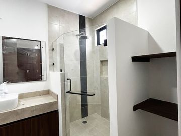 CASA EN VENTA con recámara planta baja SIERRA NOGAL