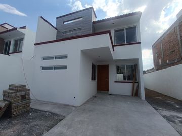 VENTA DE CASA NUEVA EN GRANJAS BANTHI