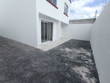 VENTA DE CASA NUEVA EN GRANJAS BANTHI