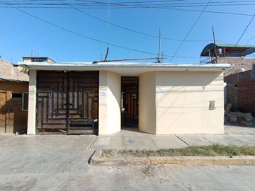 Casa de 2 pisos con terreno adicional y renta mensual – Centro de Guadalupe