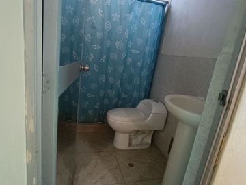 Casa de 2 pisos con terreno adicional y renta mensual – Centro de Guadalupe