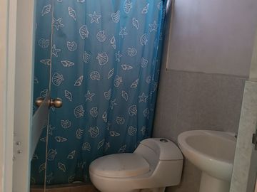 Casa de 2 pisos con terreno adicional y renta mensual – Centro de Guadalupe