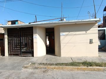 Casa de 2 pisos con terreno adicional y renta mensual – Centro de Guadalupe