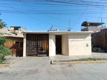 Casa de 2 pisos con terreno adicional y renta mensual – Centro de Guadalupe