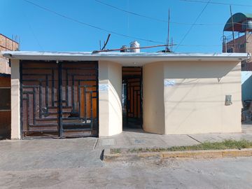 Casa de 2 pisos con terreno adicional y renta mensual – Centro de Guadalupe
