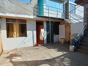 Casa de 2 pisos con terreno adicional y renta mensual – Centro de Guadalupe