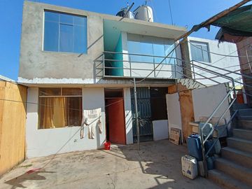 Casa de 2 pisos con terreno adicional y renta mensual – Centro de Guadalupe