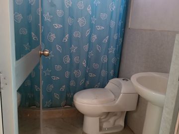 Casa de 2 pisos con terreno adicional y renta mensual – Centro de Guadalupe