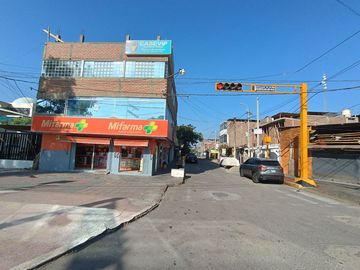 Casa de 2 pisos con terreno adicional y renta mensual – Centro de Guadalupe