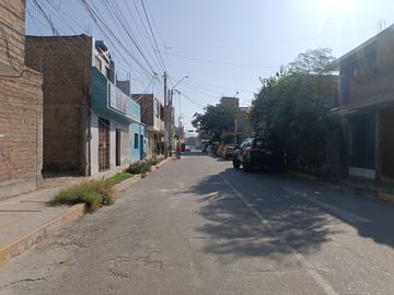Casa de 2 pisos con terreno adicional y renta mensual – Centro de Guadalupe