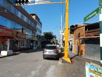 Casa de 2 pisos con terreno adicional y renta mensual – Centro de Guadalupe