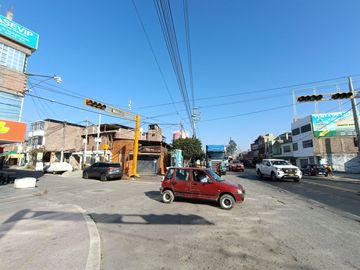 Casa de 2 pisos con terreno adicional y renta mensual – Centro de Guadalupe