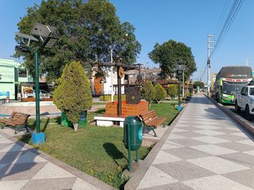 Casa de 2 pisos con terreno adicional y renta mensual – Centro de Guadalupe