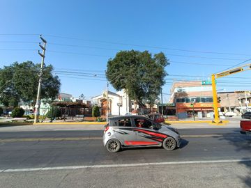 Casa de 2 pisos con terreno adicional y renta mensual – Centro de Guadalupe