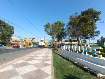 Casa de 2 pisos con terreno adicional y renta mensual – Centro de Guadalupe