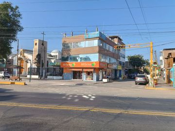 Casa de 2 pisos con terreno adicional y renta mensual – Centro de Guadalupe