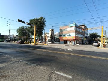 Casa de 2 pisos con terreno adicional y renta mensual – Centro de Guadalupe