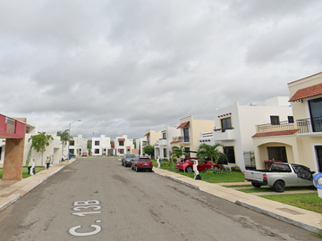 Venta de Casa en Remate, en Zona Exclusiva estratégicamente ubicada, Col. Caucel, Mérida, Yucatán