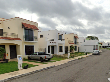 Venta de Casa en Remate, en Zona Exclusiva estratégicamente ubicada, Col. Caucel, Mérida, Yucatán