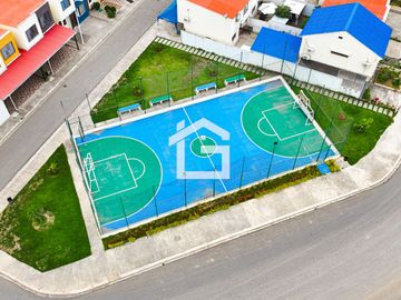 Casa en Venta en Urbanización Miracielo, Machala – Modelo Adriana