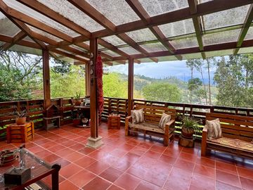 CASA Espaciosa con vista Panorámica EN VENTA sector Castilla Cruz-El Valle