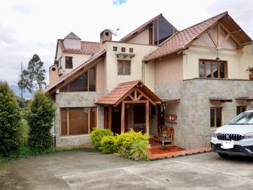 CASA Espaciosa con vista Panorámica EN VENTA sector Castilla Cruz-El Valle