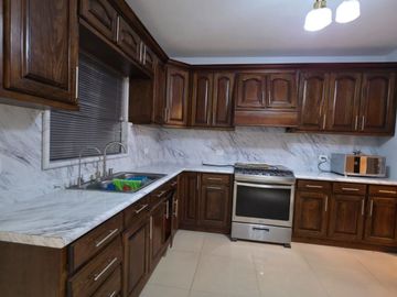 CASA EN VENTA CON EXCELENTE UBICACION, TODO CERCA DE TI