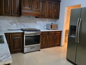 CASA EN VENTA CON EXCELENTE UBICACION, TODO CERCA DE TI