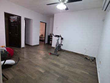 CASA EN VENTA CON EXCELENTE UBICACION, TODO CERCA DE TI