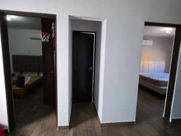 CASA EN VENTA CON EXCELENTE UBICACION, TODO CERCA DE TI