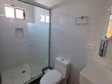 CASA EN VENTA CON EXCELENTE UBICACION, TODO CERCA DE TI