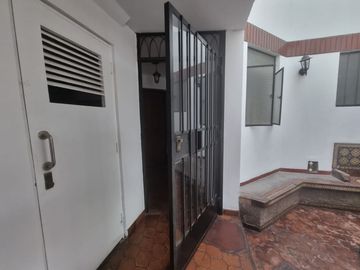 LINDO DPTO EN 1ER PISO 90M2 AV MELGAREJO - LA MOLINA