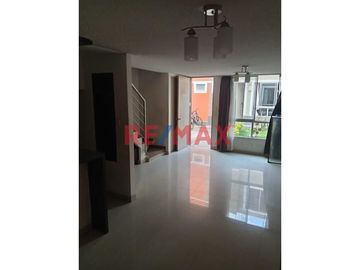 Casa Semiamoblada Y Remodelada De 3 Pisos Mas Terraza En Condominio
